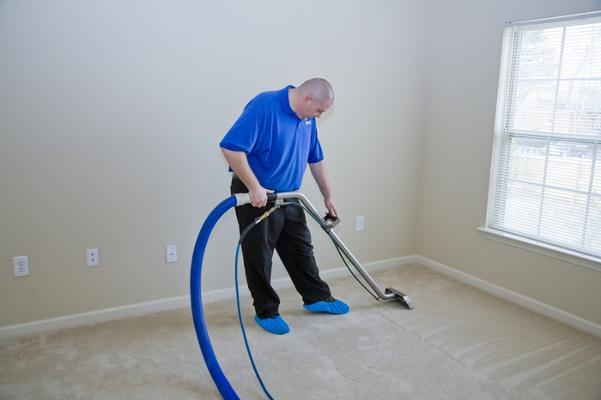 professional cleaner at work in Augusta GA 30907